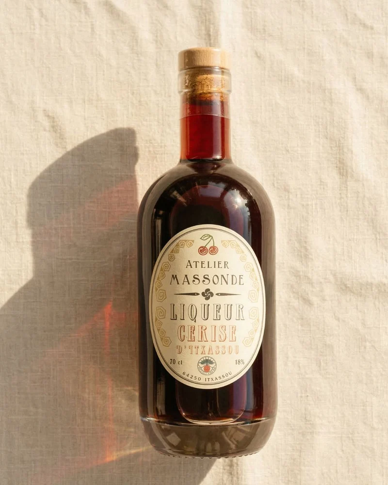 Liqueur de Cerise Noire d'Itxassou — Atelier Massonde | Liqueur artisanale basque 70 cl, 18°