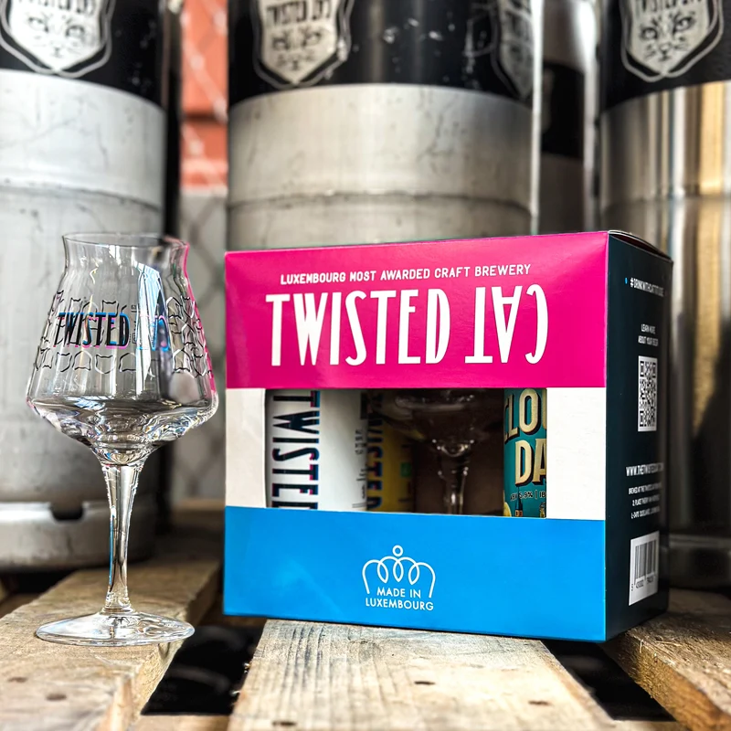 Gift box with 4 mixed cans + Teku Glass