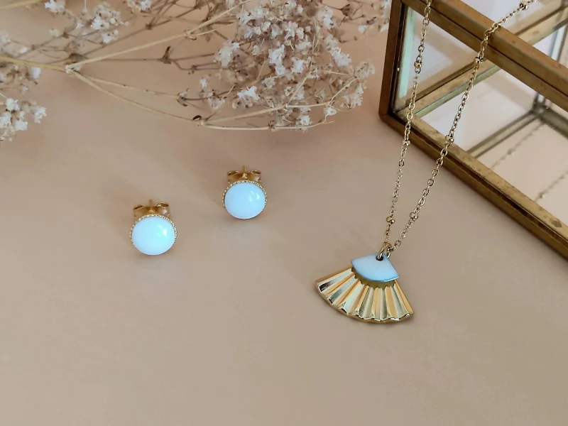 Parure 1 collier pendentif et 1 paire de boucles d'oreilles en nacre ou agate