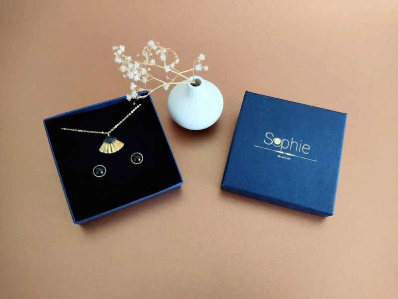 Parure 1 collier pendentif et 1 paire de boucles d'oreilles en nacre ou agate