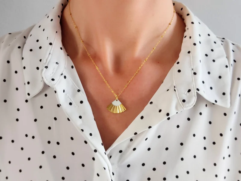 Collier pendentif éventail La Mystérieuse