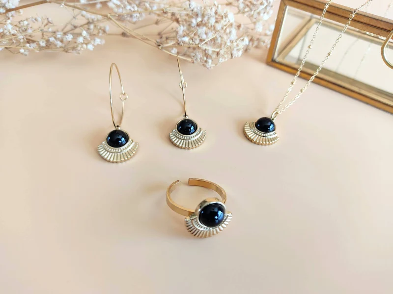 Parure collier, boucles d'oreilles et bague