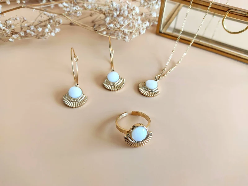 Parure collier, boucles d'oreilles et bague