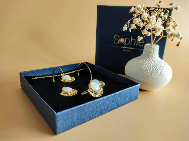 Parure collier, boucles d'oreilles et bague