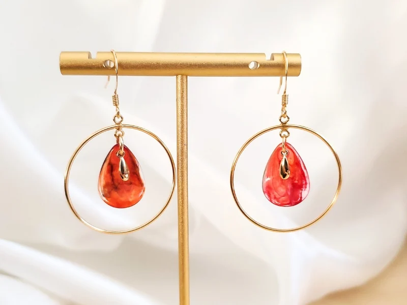 Boucles d'oreilles pétales rouges