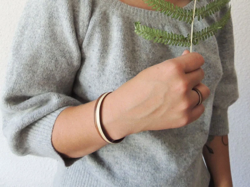 Bracelet manchette et boucles d'oreilles en marqueterie bois