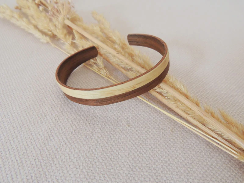 Bracelet manchette et boucles d'oreilles en marqueterie bois