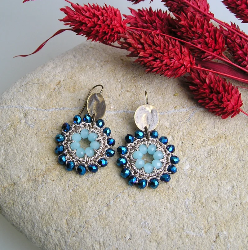 Boucles d'oreilles au crochet et perles en verre