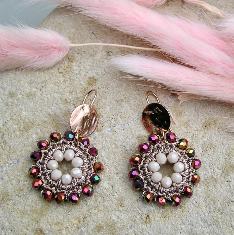 Boucles d'oreilles au crochet et perles en verre
