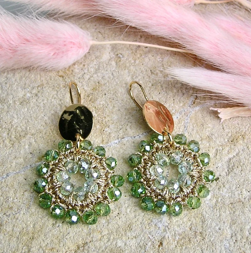 Boucles d'oreilles au crochet et perles en verre