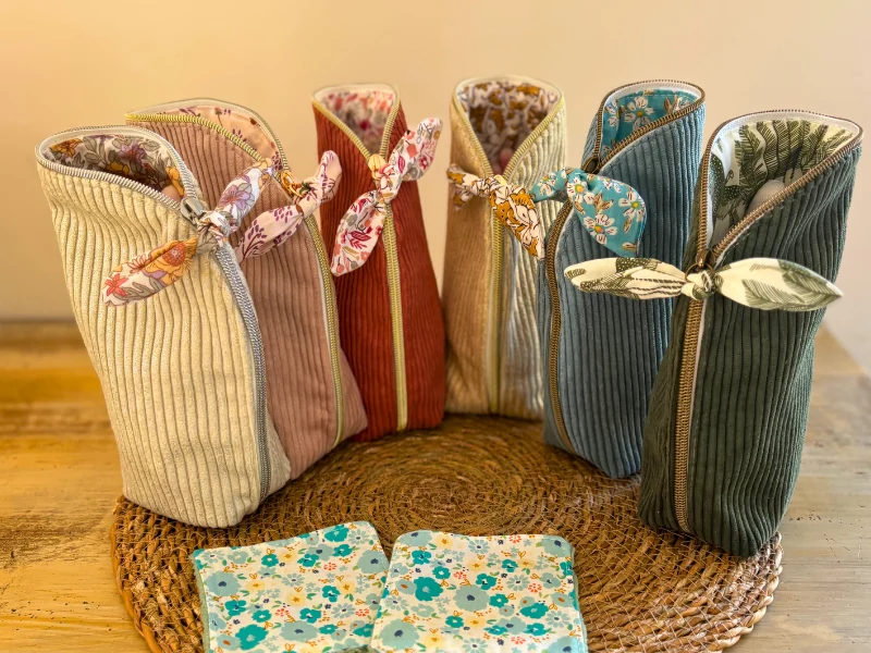 Trousse pot maquillage velours + 5 pinceaux + 2 lingettes