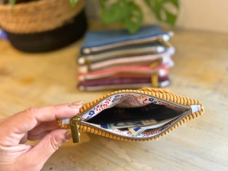Pochette en velours côtelé, 18x14 cm