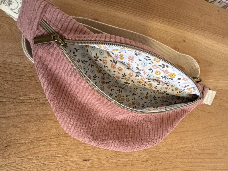 Sac banane en velours côtelé