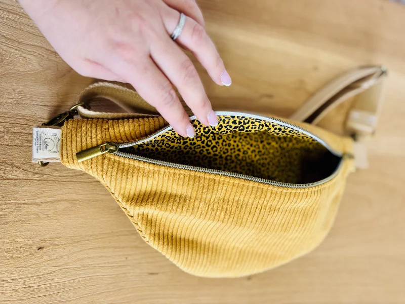 Sac banane en velours côtelé