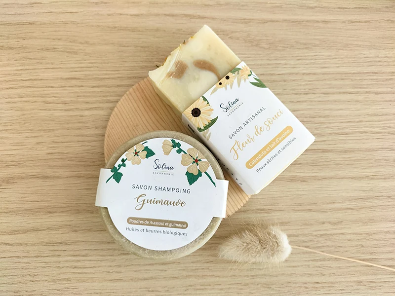 Coffret 4 savons, 1 shampoing, 1 déo, 1 baume chantilly de karité, 1 porte savon