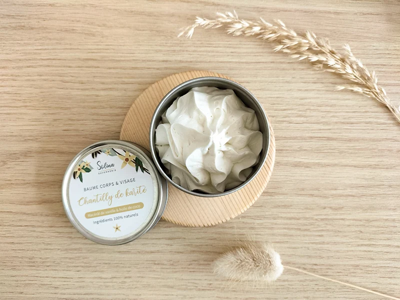 Coffret 4 savons, 1 shampoing, 1 déo, 1 baume chantilly de karité, 1 porte savon