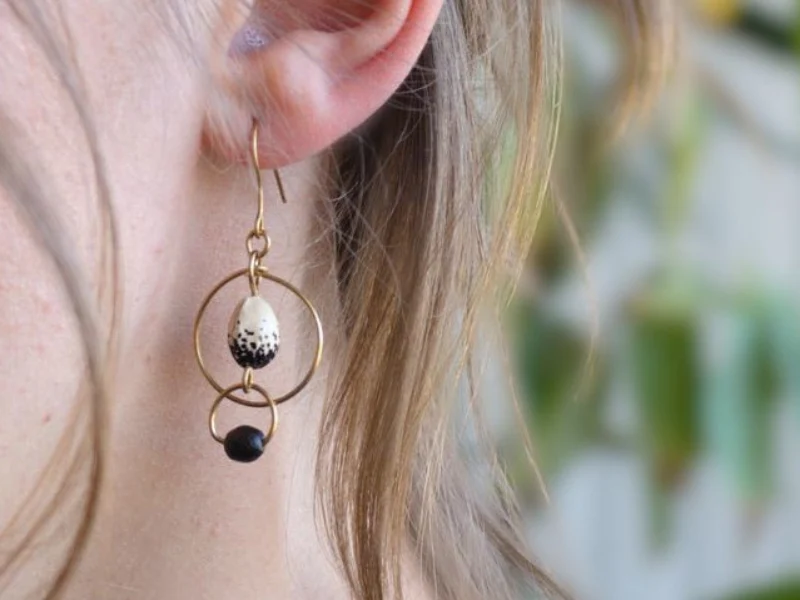 Boucles d'oreilles bois et laiton Ovo