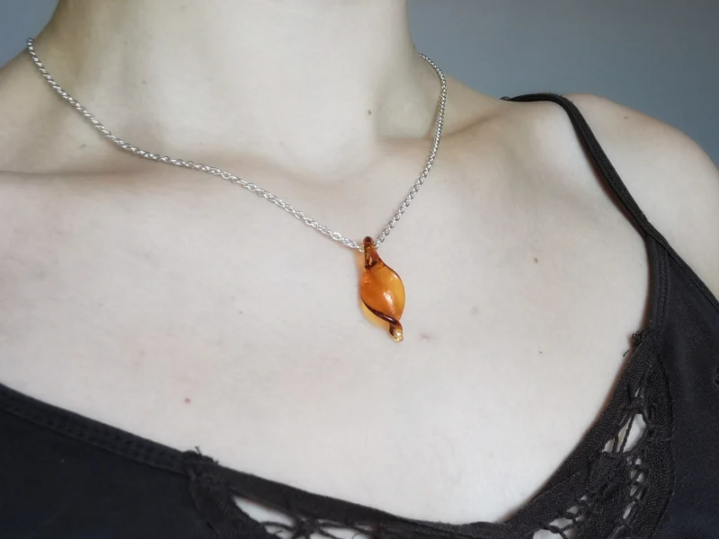 Pendentif Feuille en verre