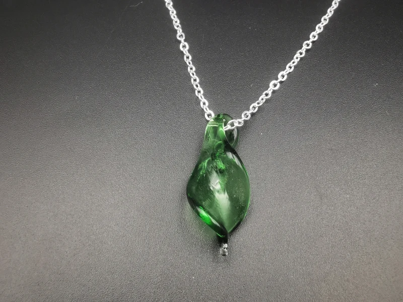 Pendentif Feuille en verre