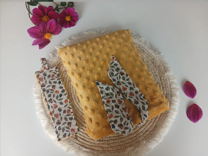 pochette à livre avec son marque page