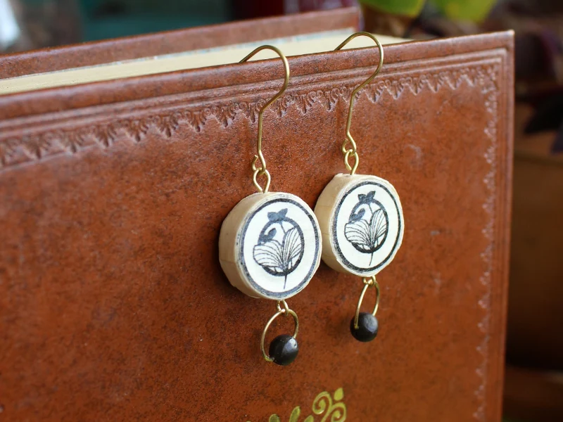 Boucles d'oreilles papier et graines Ginkgo