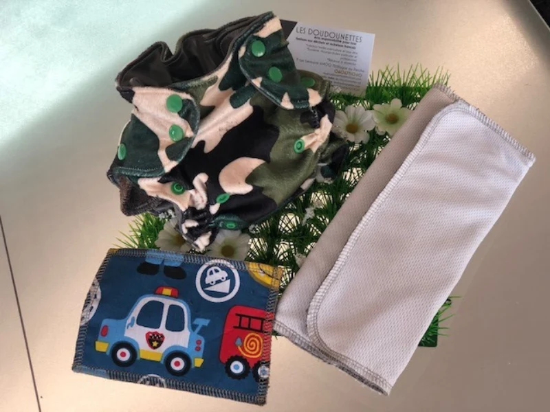Coffret petites fesses : couches et lingettes bébé