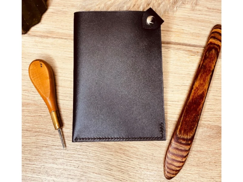 Porte passport en cuir