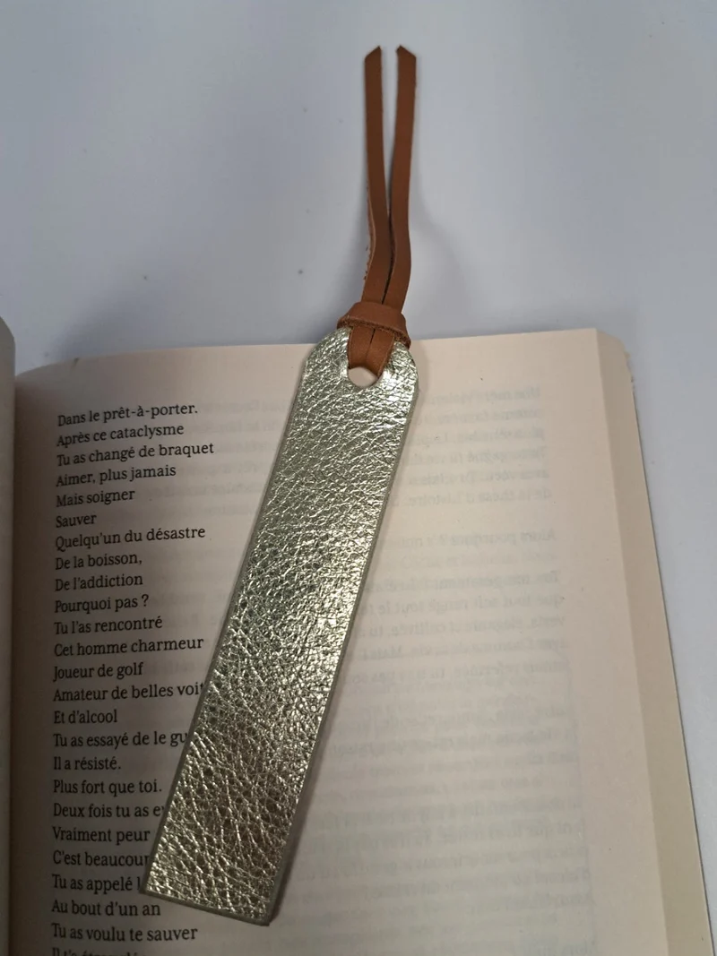 Marque page en cuir doré ou rose doré