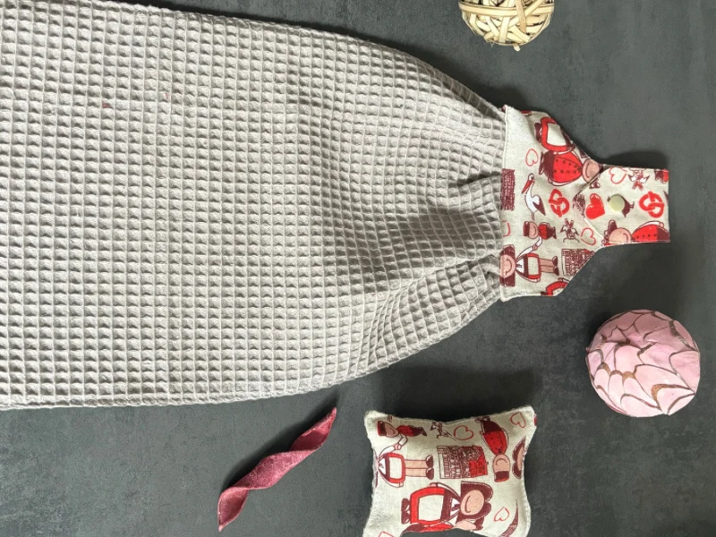 Ensemble d’une serviette à main et d’une éponge lavable
