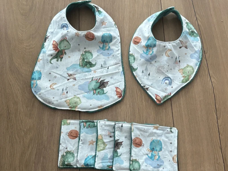 Bavoirs et lingettes