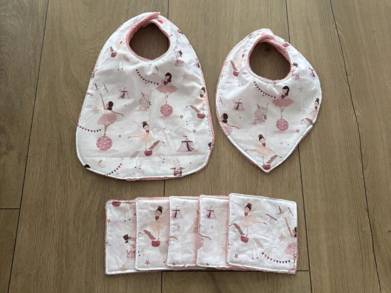 Bavoirs et lingettes