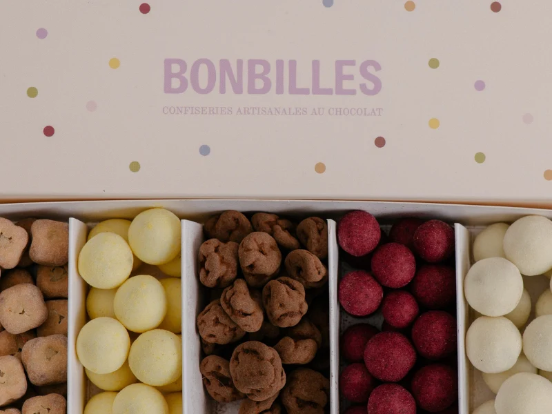 1 coffret et 5 tubes de chocolats "Bonbilles" (840g)