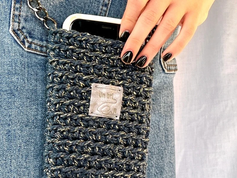 Une pochette de téléphone Eva