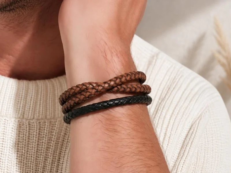 2 bracelets en cuir et inox