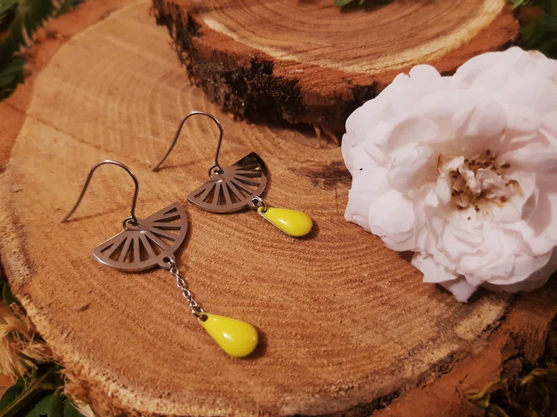 Bague et boucles d'oreilles asymétriques
