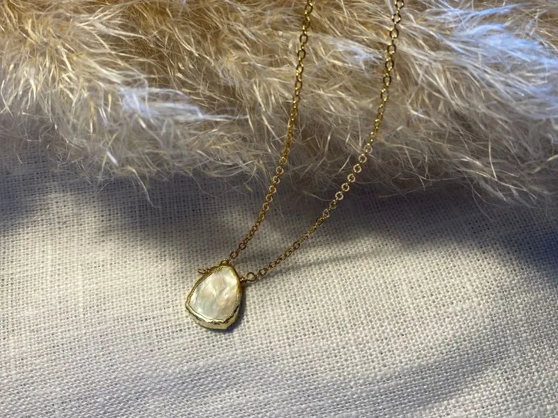 Collier Découvre ton Intuition - doré à l'or fin 24 carats et pierre naturelle
