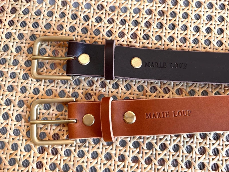 Ceinture large en cuir au tannage végétal et boucle en laiton massif finition laiton et porte-clés assorti