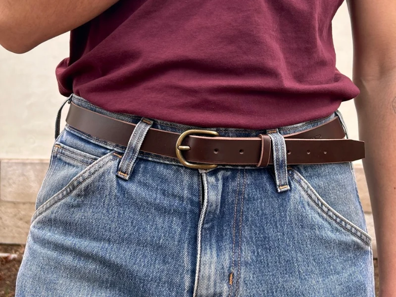 Ceinture en cuir au tannage végétal et boucle en laiton massif finition laiton vieilli