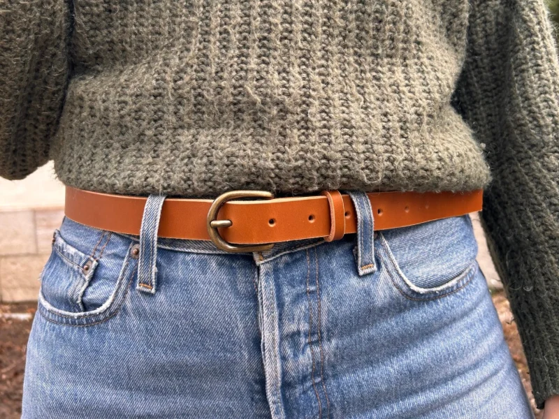 Ceinture en cuir au tannage végétal et boucle en laiton massif finition laiton vieilli