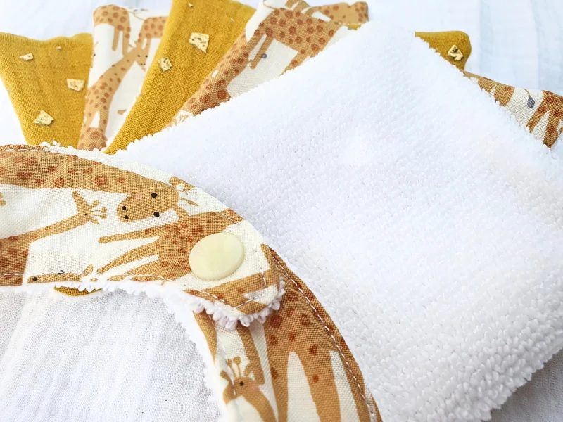 Pochon, bavoir et 5 lingettes Kit de naissance