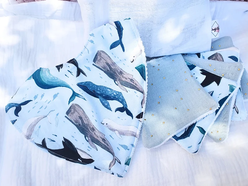 Pochon, bavoir et 5 lingettes Kit de naissance