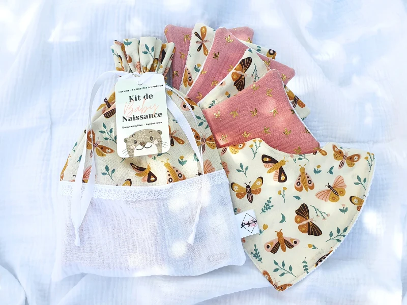 Pochon, bavoir et 5 lingettes Kit de naissance