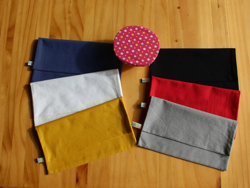 6 pochettes range-serviettes de table en coton bio + 1 petite charlotte couvre-plat