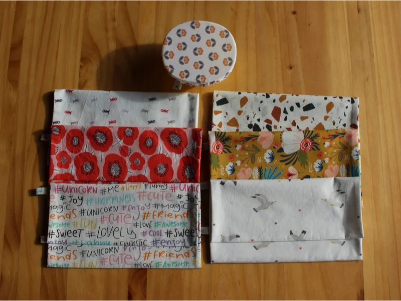 6 pochettes range-serviettes de table en coton bio + 1 petite charlotte couvre-plat