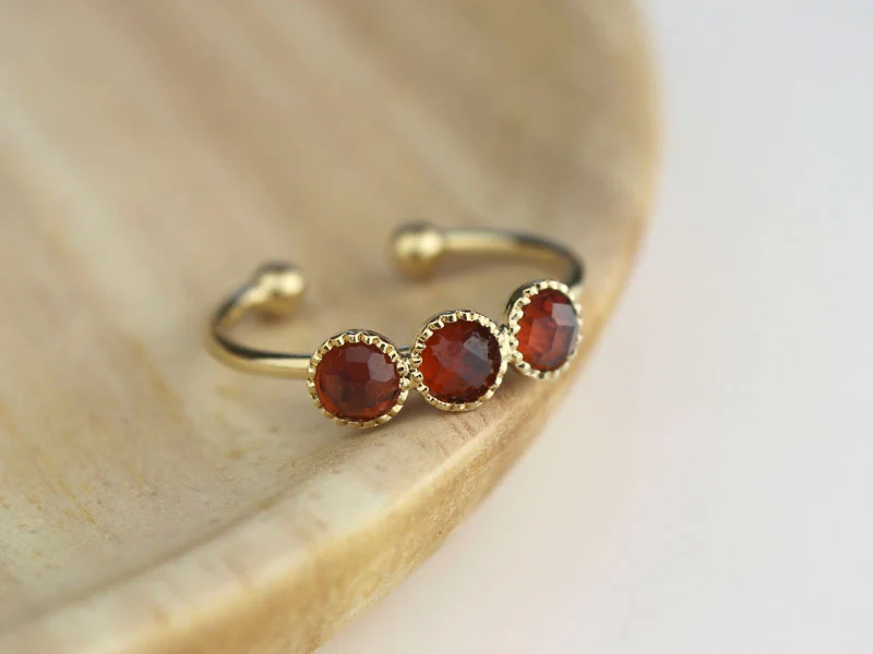 Bague plaqué or et 3 pierres naturelles