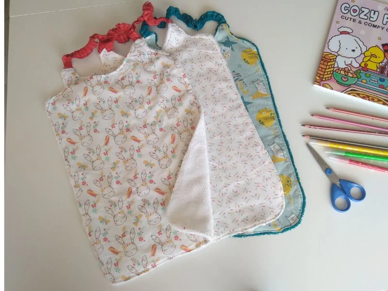Lot de 3 bavoirs maternelle