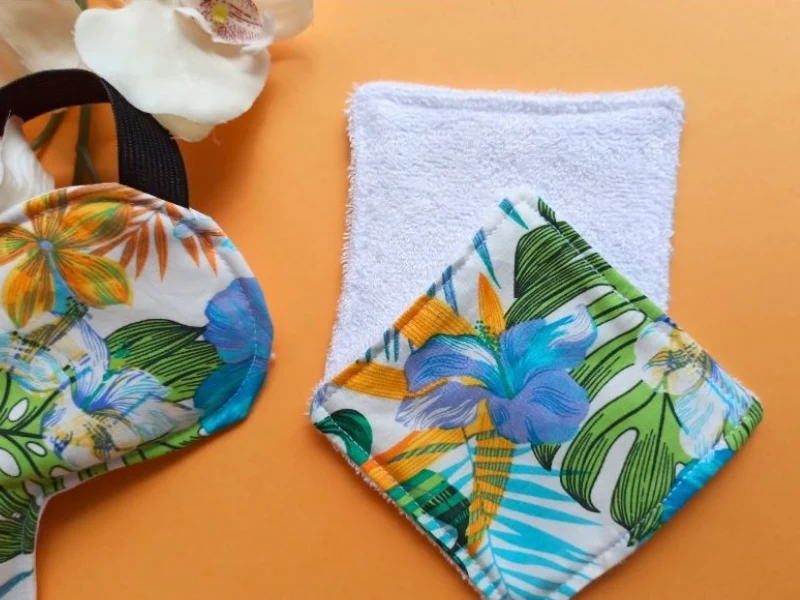 Coffret beauté : Serviette turban pour cheveux, masque de nuit et lingettes