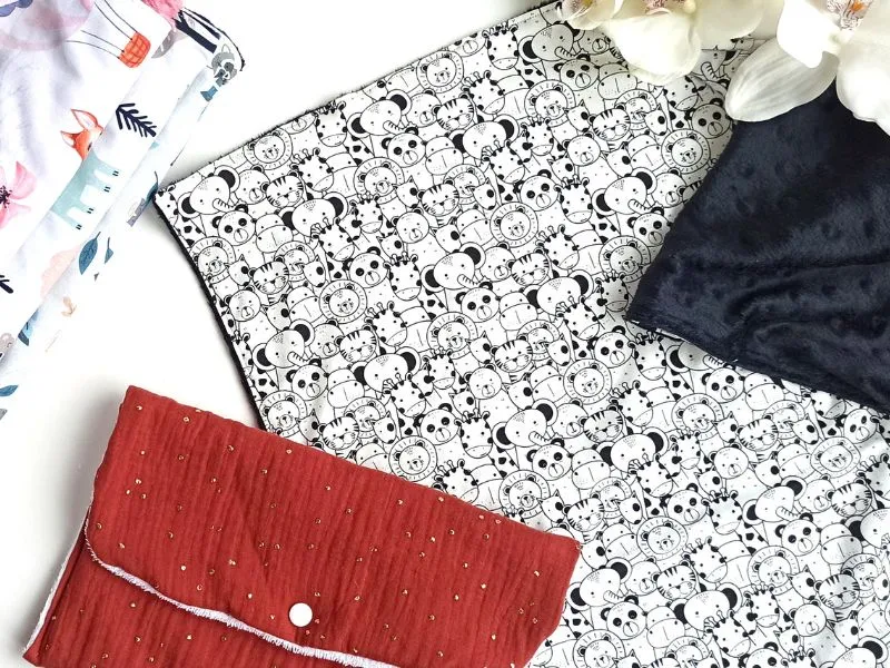 Couverture et pochette à couches pour promenade
