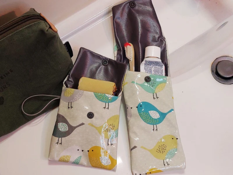 Duo pochette de voyage imperméable brosse à dents/dentifrice et pour le savon solide