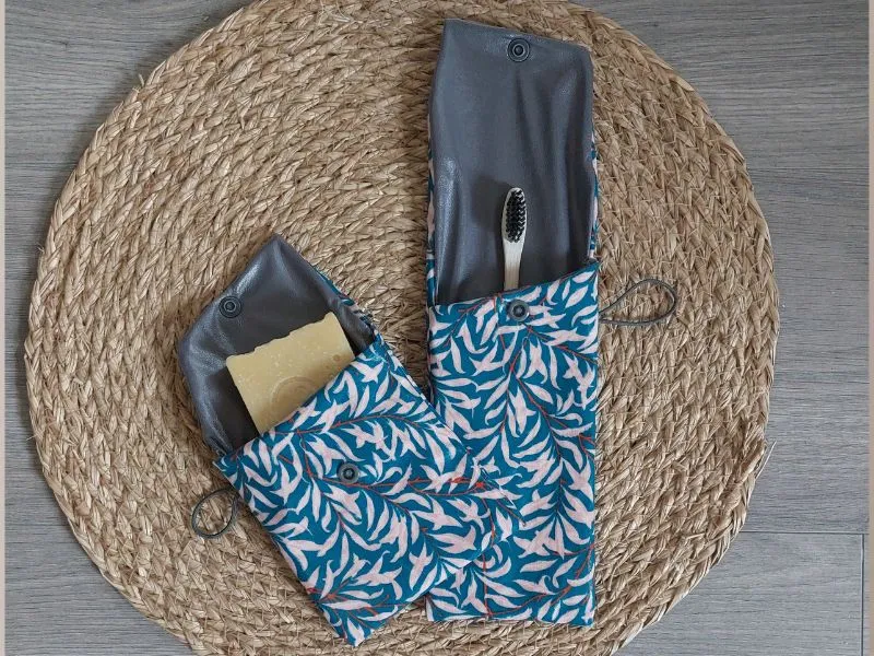 Duo pochette de voyage imperméable brosse à dents/dentifrice et pour le savon solide